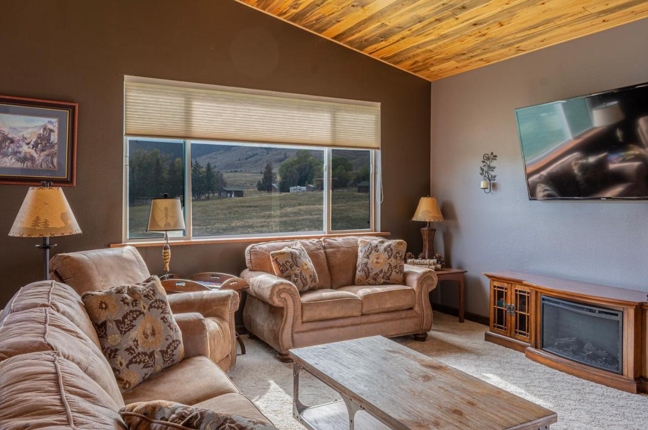 Bison Lodge - Lg Home - 2 Bedrooms - Less Than 5 Miles To Yellowstone North Entrance, Sleeps Up To 8 Gardiner Exteriér fotografie