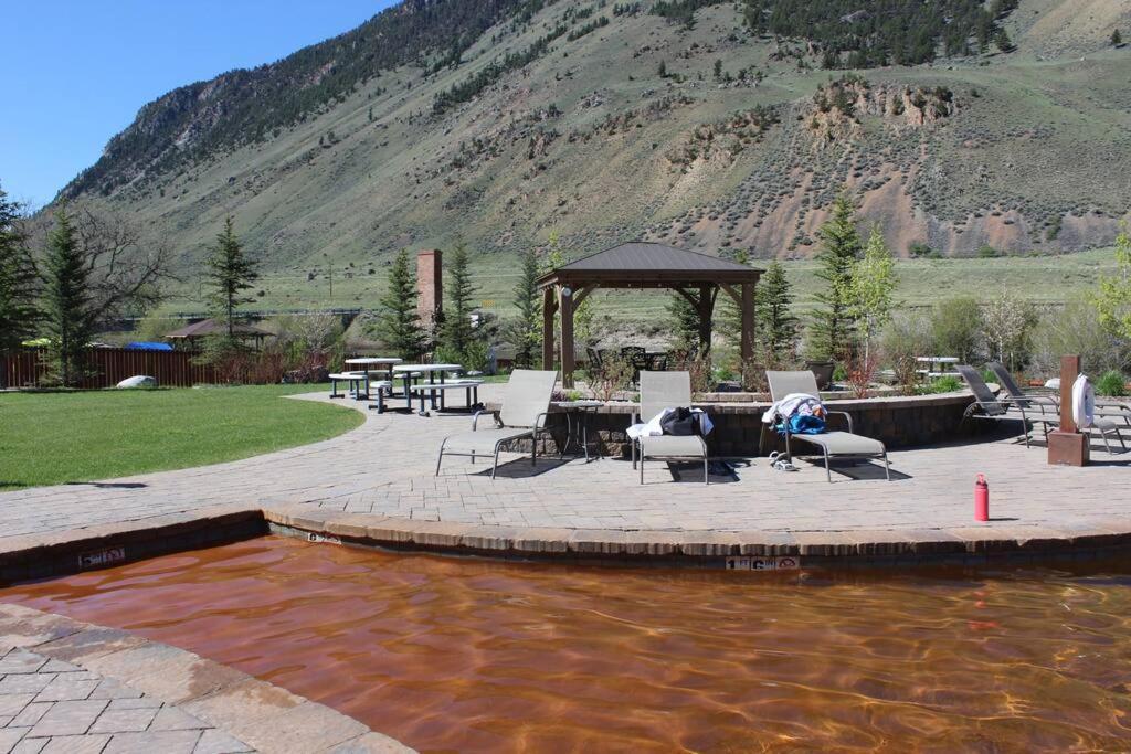 Bison Lodge - Lg Home - 2 Bedrooms - Less Than 5 Miles To Yellowstone North Entrance, Sleeps Up To 8 Gardiner Exteriér fotografie