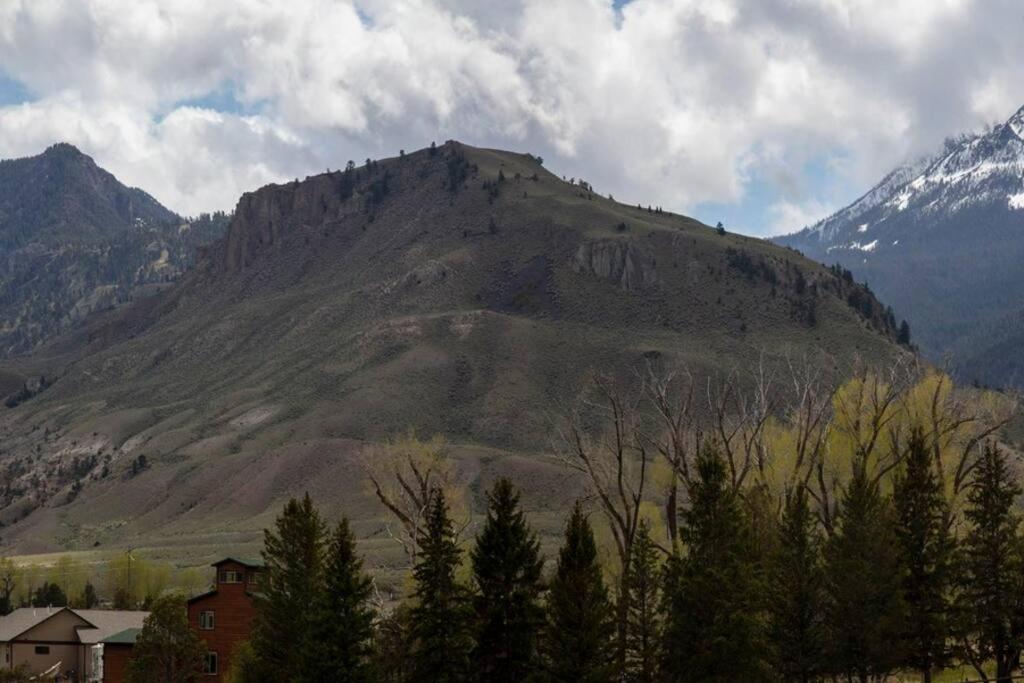 Bison Lodge - Lg Home - 2 Bedrooms - Less Than 5 Miles To Yellowstone North Entrance, Sleeps Up To 8 Gardiner Exteriér fotografie