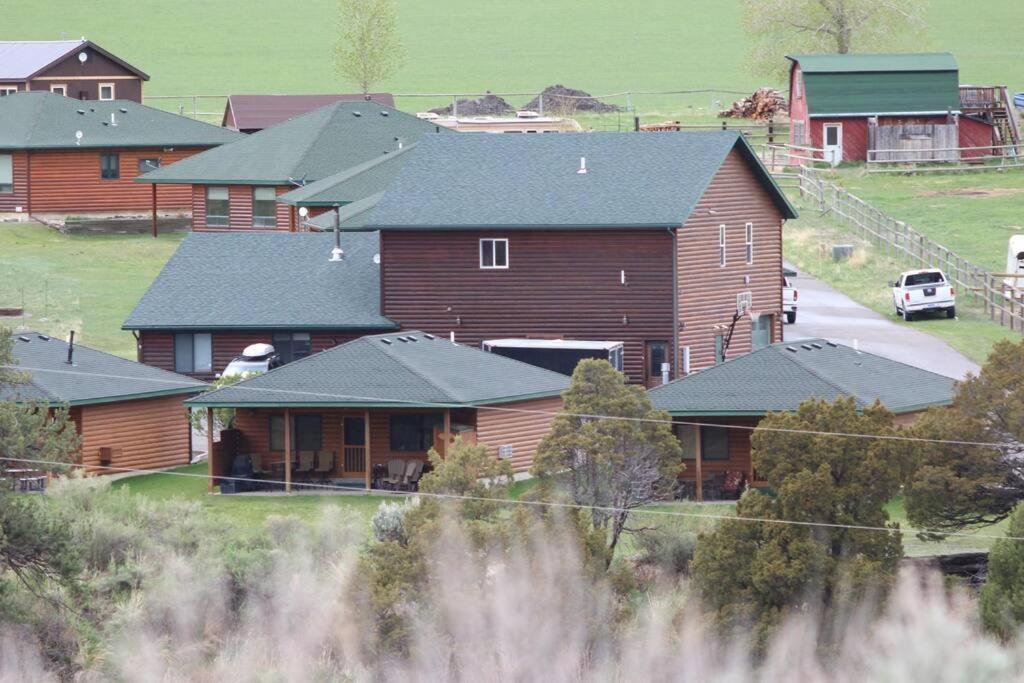 Bison Lodge - Lg Home - 2 Bedrooms - Less Than 5 Miles To Yellowstone North Entrance, Sleeps Up To 8 Gardiner Exteriér fotografie