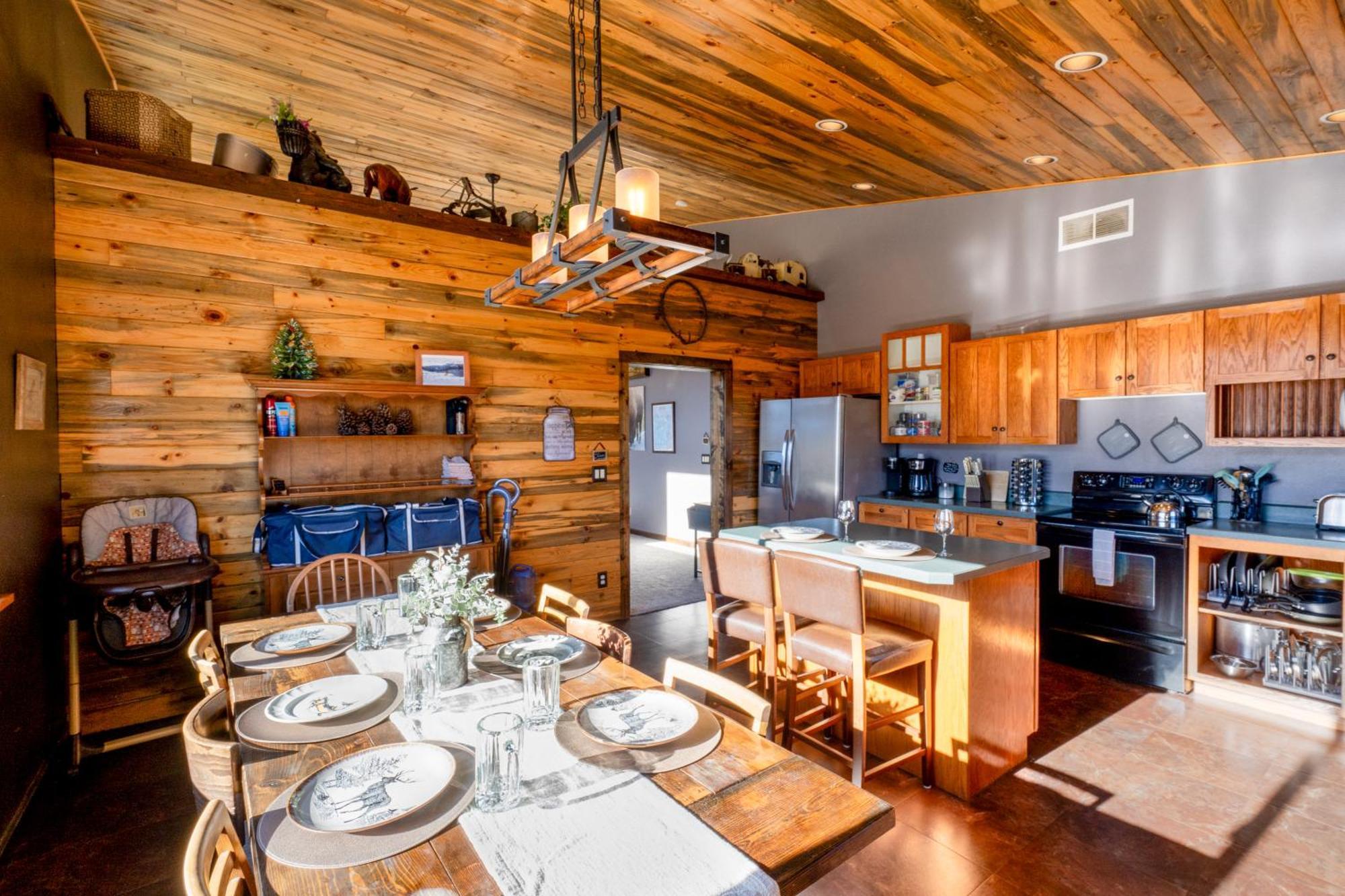 Bison Lodge - Lg Home - 2 Bedrooms - Less Than 5 Miles To Yellowstone North Entrance, Sleeps Up To 8 Gardiner Exteriér fotografie