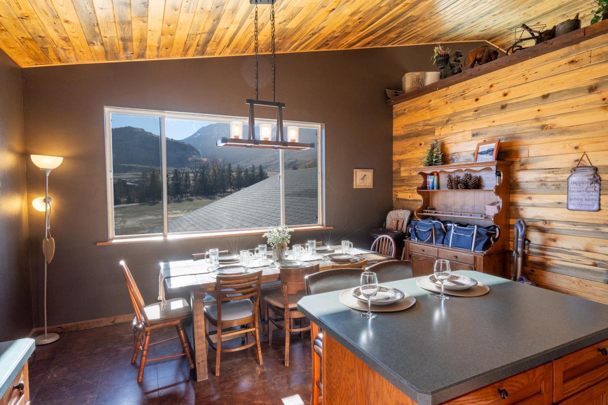 Bison Lodge - Lg Home - 2 Bedrooms - Less Than 5 Miles To Yellowstone North Entrance, Sleeps Up To 8 Gardiner Exteriér fotografie