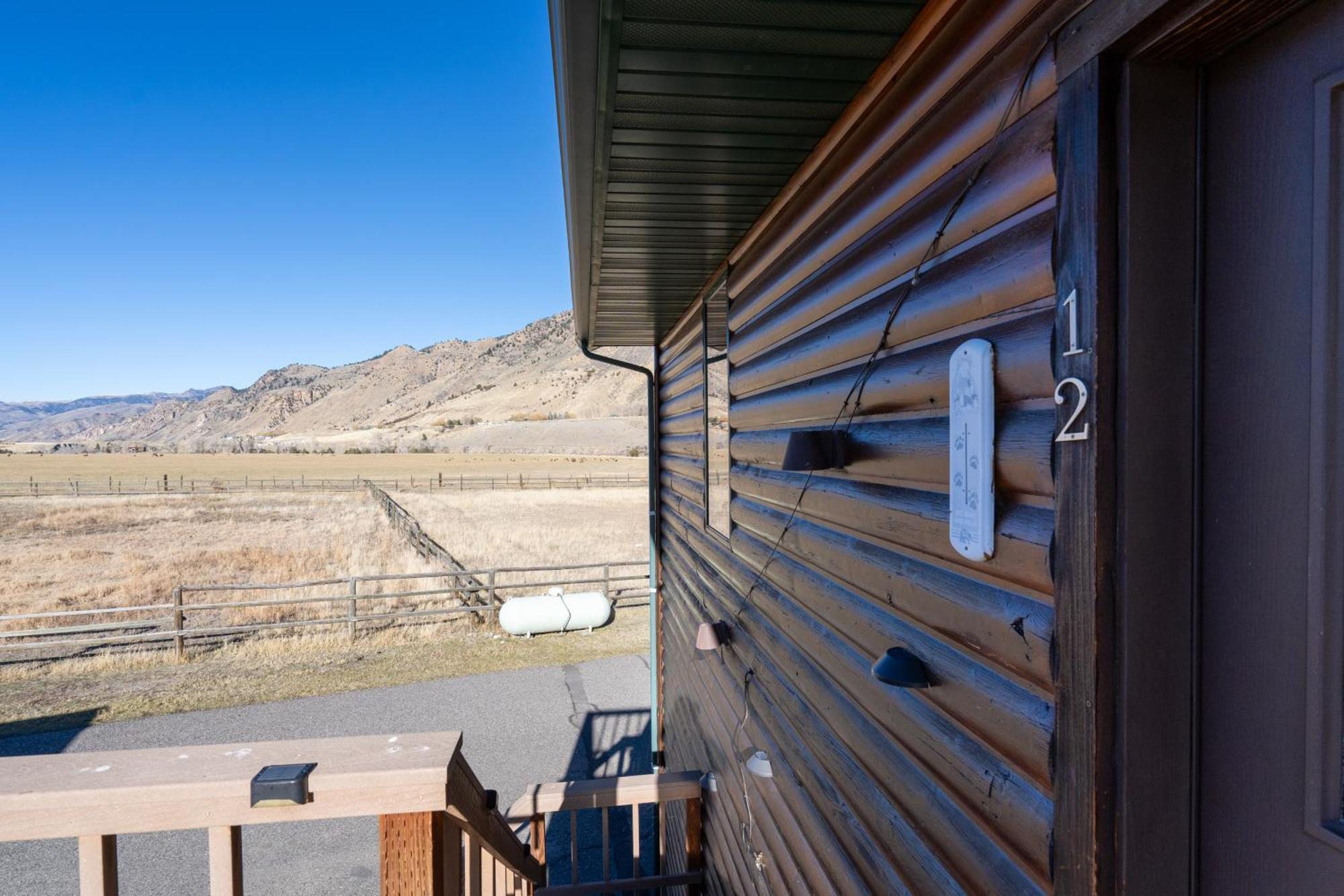 Bison Lodge - Lg Home - 2 Bedrooms - Less Than 5 Miles To Yellowstone North Entrance, Sleeps Up To 8 Gardiner Exteriér fotografie