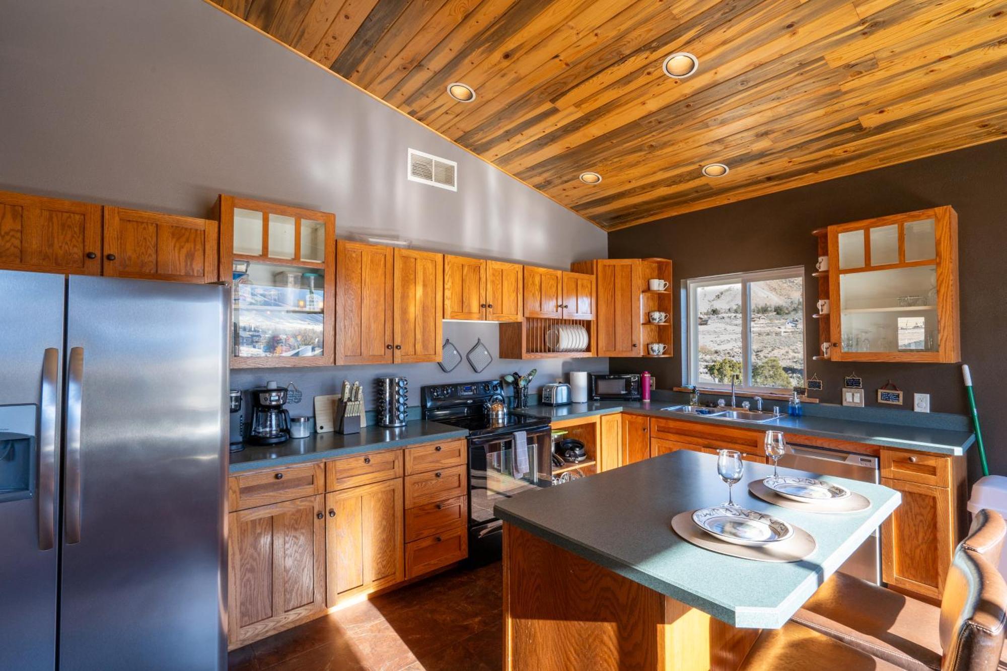 Bison Lodge - Lg Home - 2 Bedrooms - Less Than 5 Miles To Yellowstone North Entrance, Sleeps Up To 8 Gardiner Exteriér fotografie
