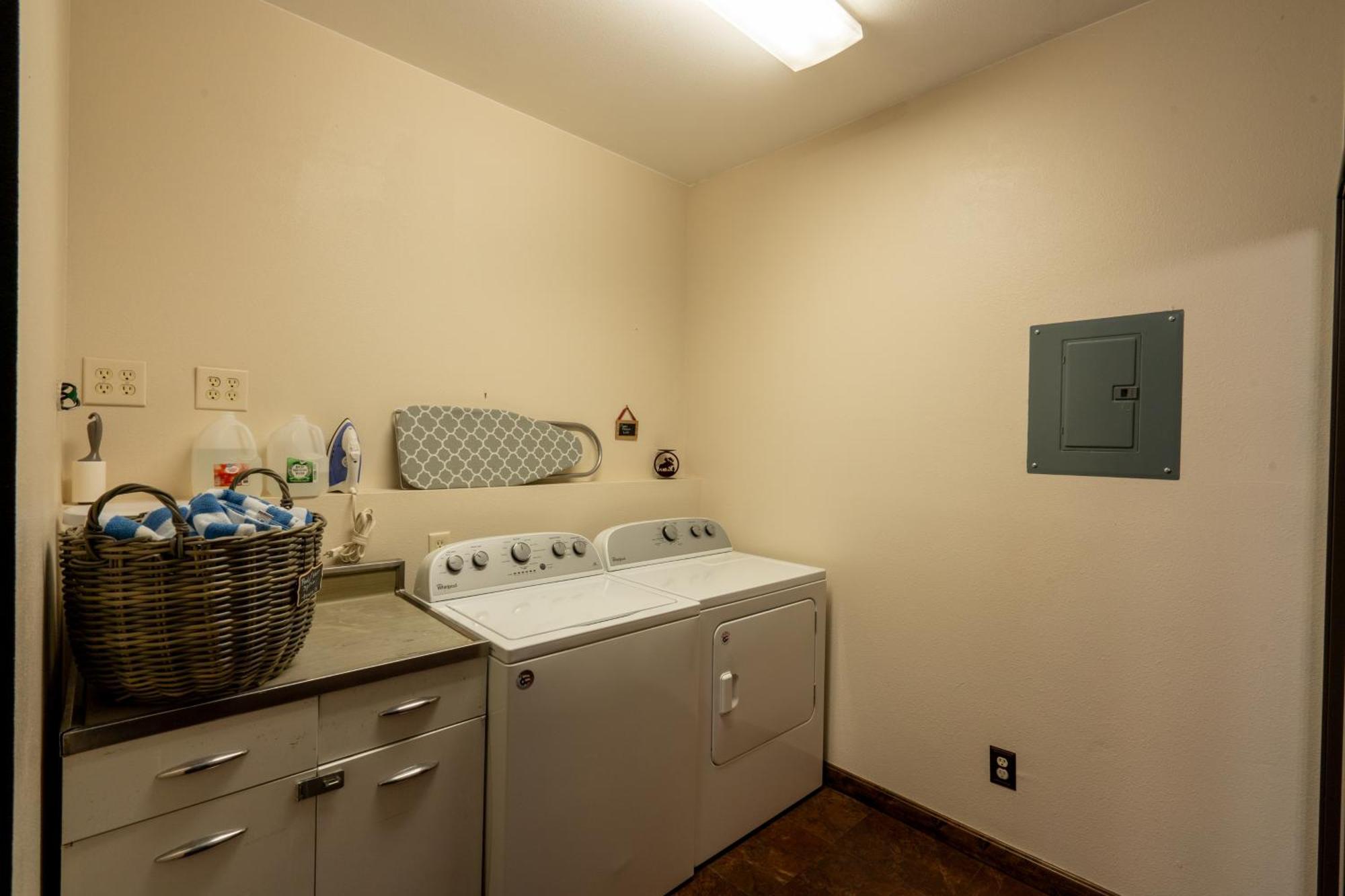 Bison Lodge - Lg Home - 2 Bedrooms - Less Than 5 Miles To Yellowstone North Entrance, Sleeps Up To 8 Gardiner Exteriér fotografie